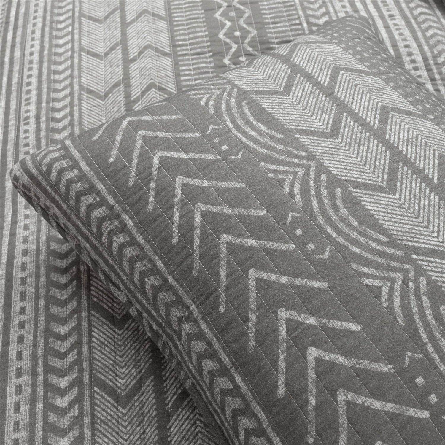 King Size Scandinavian Dark Grey Chevron Stripe Reversible Cotton Quilt Set - PRHOMZ