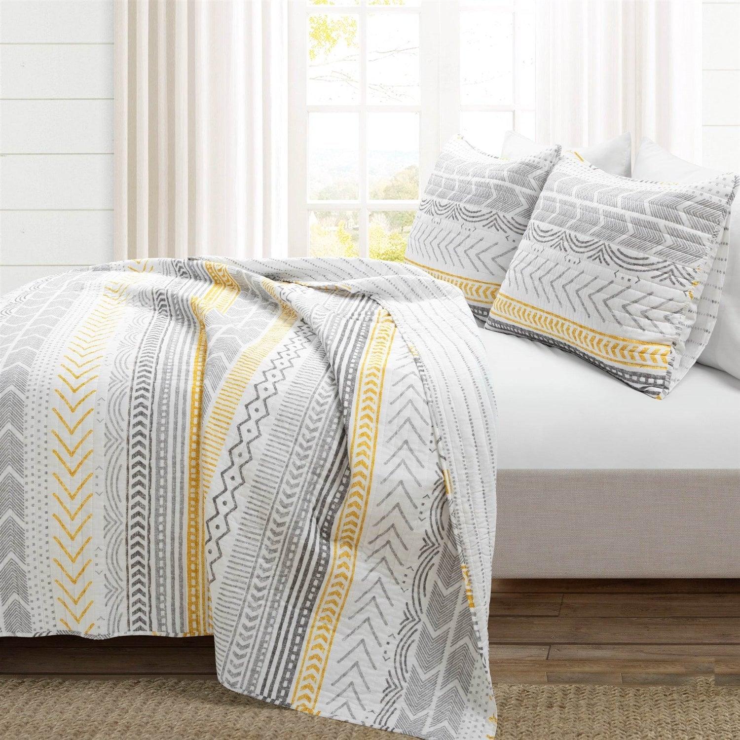 King Scandinavian Grey/Yellow/White Chevron Stripe Reversible Cotton Quilt Set - PRHOMZ