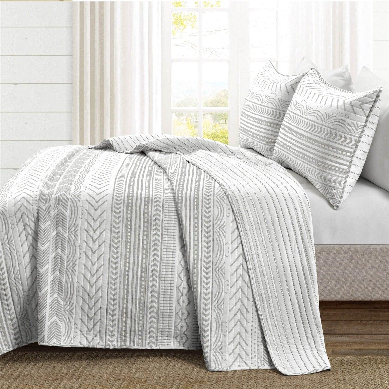 King size Scandinavian Chevron Grey White Reversible Cotton Quilt Set - PRHOMZ