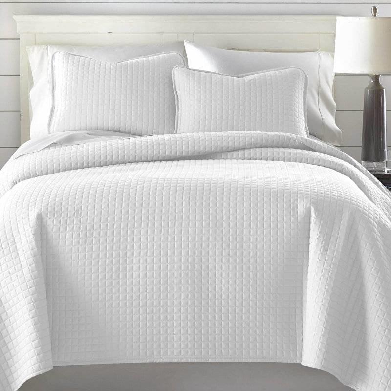 King/Cal King Lightweight White Ultra Soft 3-Piece Microfiber Quilt Set-0