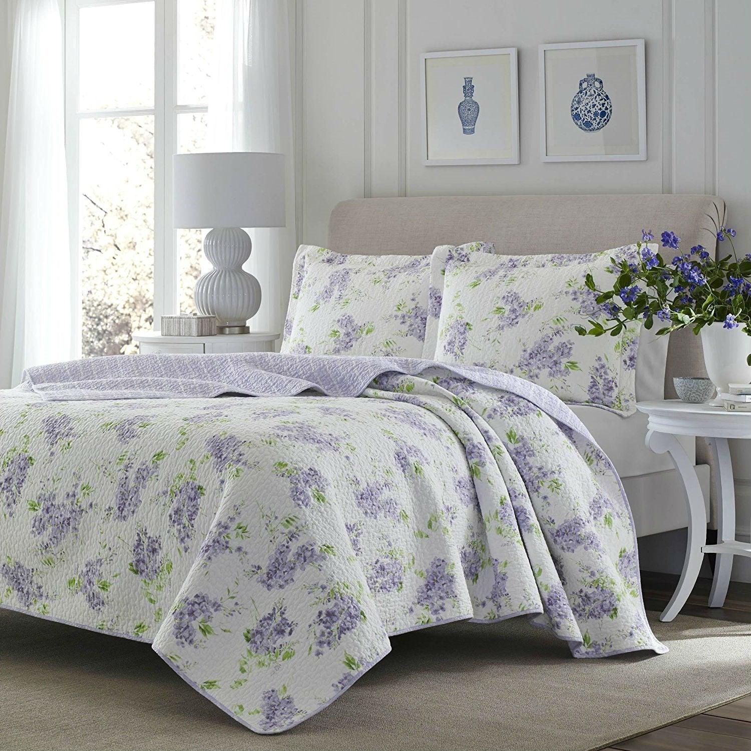 Full / Queen size 3-Piece Cotton Quilt Set with White Purple Floral Pattern - PRHOMZ