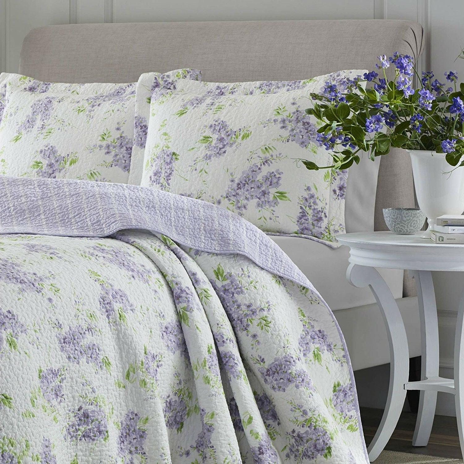 Full / Queen size 3-Piece Cotton Quilt Set with White Purple Floral Pattern - PRHOMZ