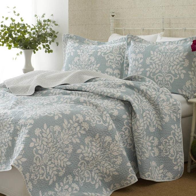 100% Cotton King size 3-Piece Coverlet Quilt Set in Blue White Floral Pattern - PRHOMZ