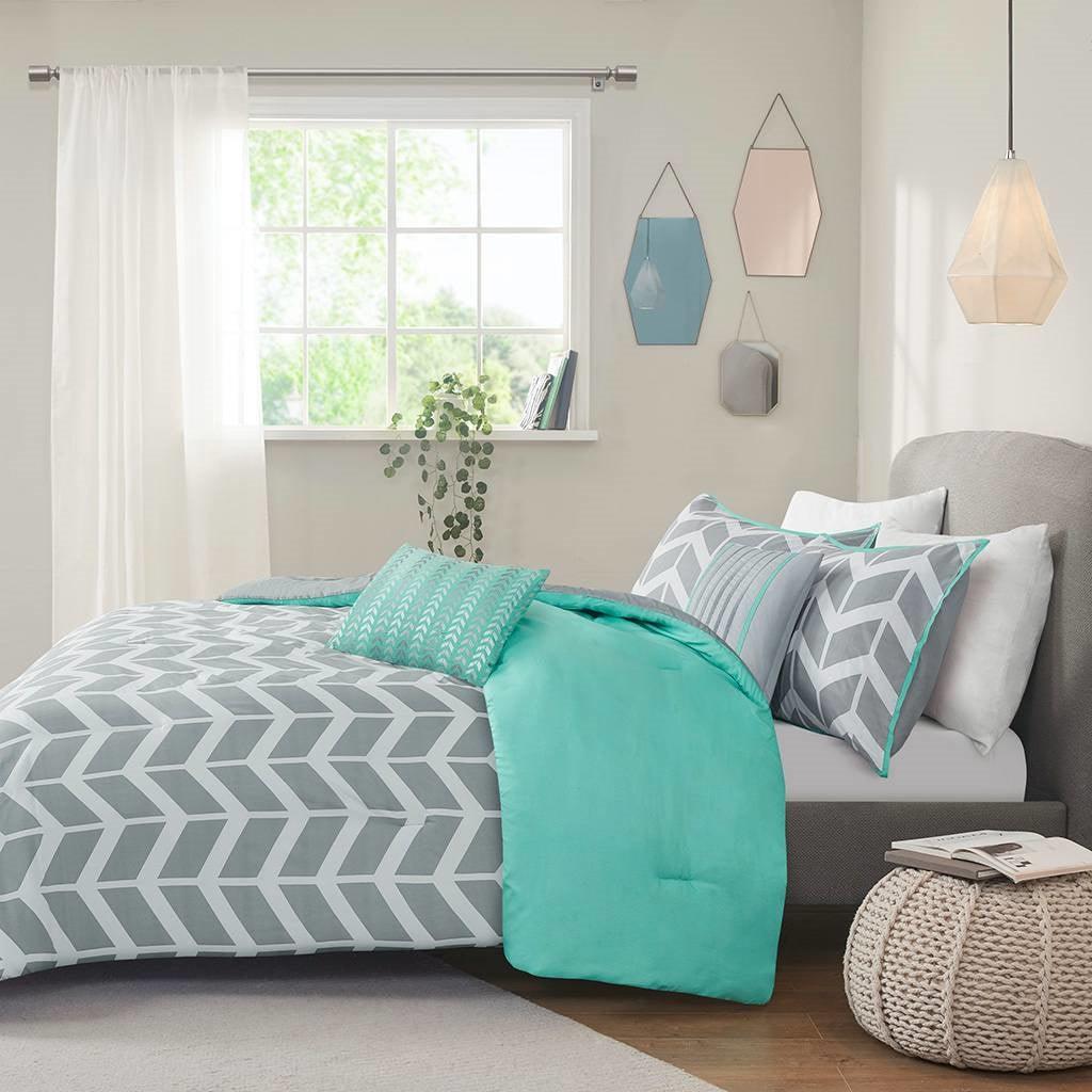 Twin/Twin XL Reversible Comforter Set in Grey White Aqua Teal Chevron Stripe - PRHOMZ