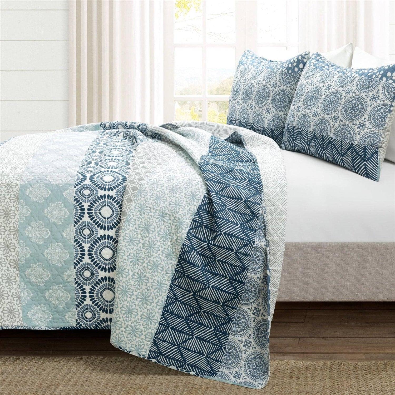 Full/Queen Lightweight 3 Piece Reversible Botanical Blue Damask Quilt Set - PRHOMZ