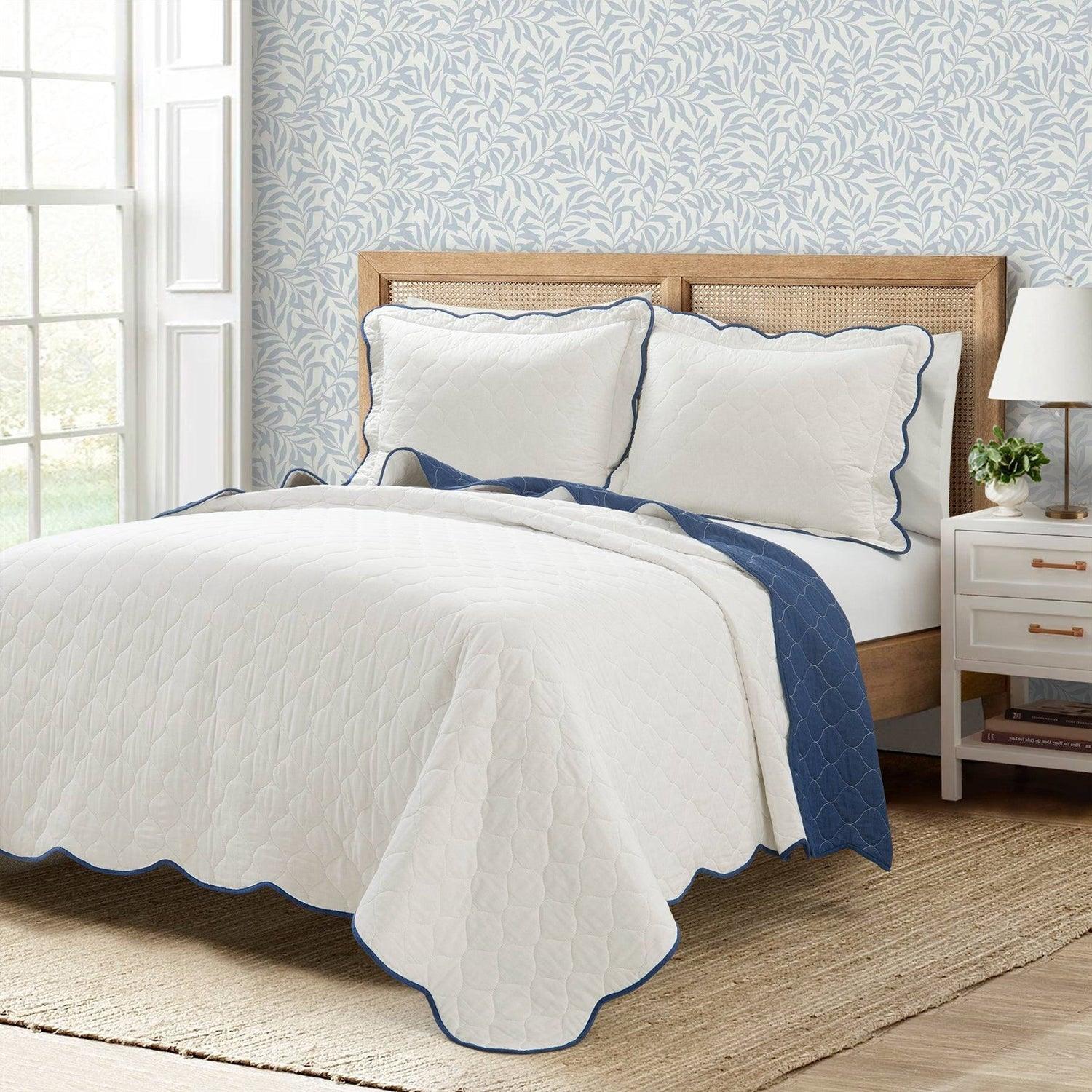 King size White Navy Scalloped Edge Reversible Lightweight Quilt Set - PRHOMZ