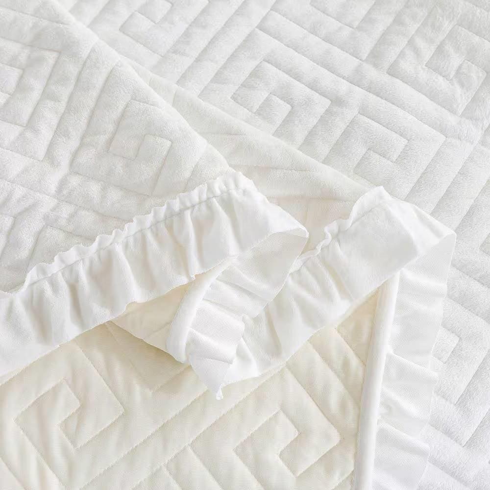 Queen size Ivory White Velvet Microfiber Polyester Reversible 3-Piece Quilt Set - PRHOMZ