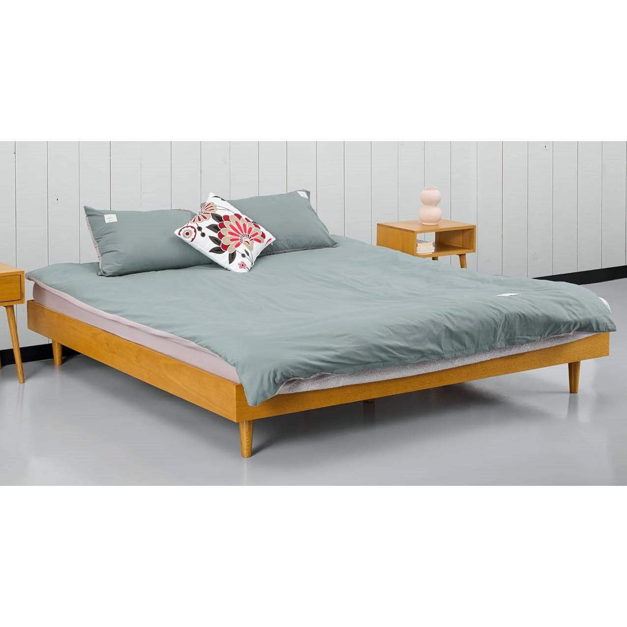 Queen size Mid-Century Modern Platform Bed Frame in Light Wood Finish-0
