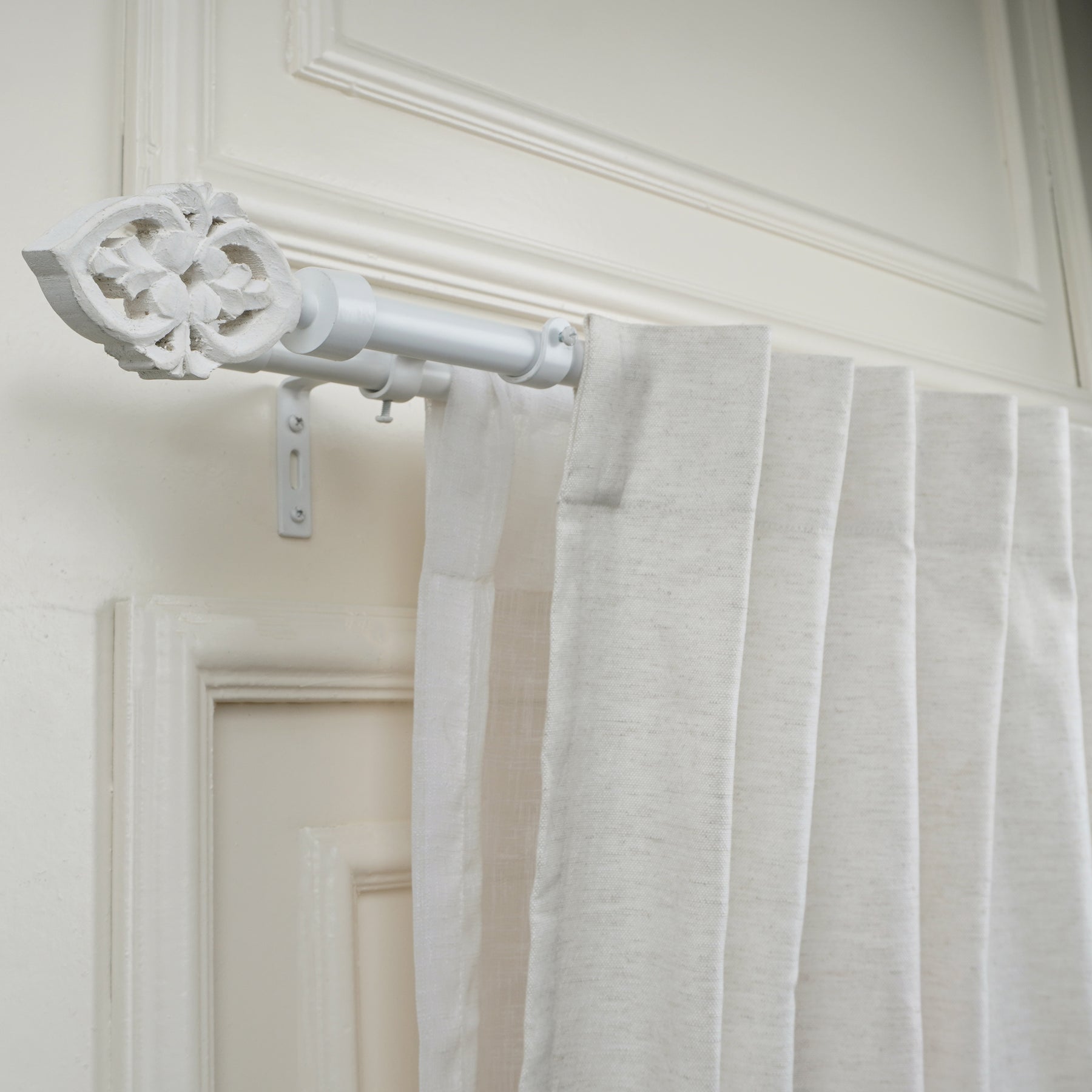 White Extendable Double Curtain Pole With Decorative Carved Finials-1