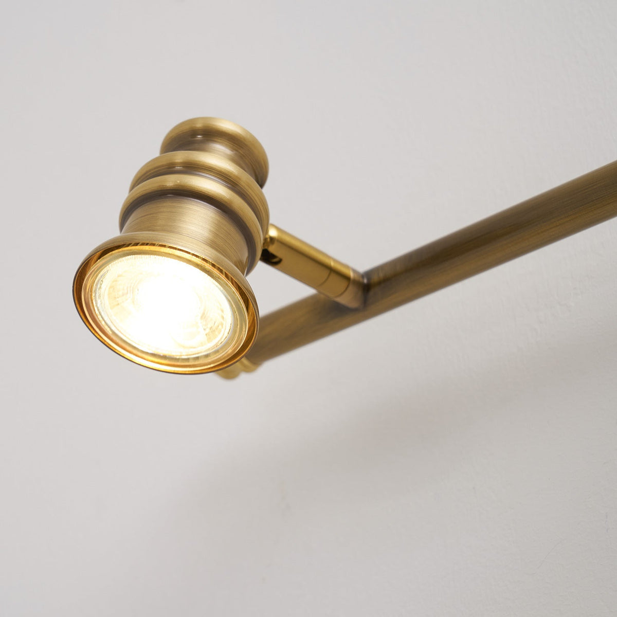 Vantage Series | Brass Linear Spotlight Bar with MR16 LED Heads for Vanity Lighting