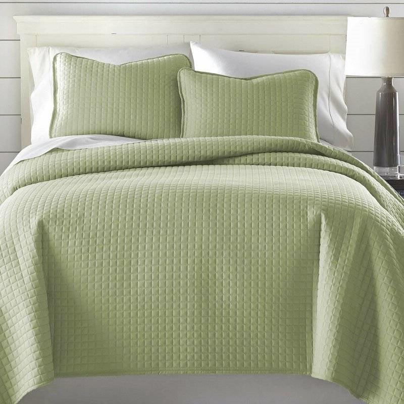 Full/Queen Lightweight Sage Ultra Soft 3-Piece Microfiber Quilt Set-1