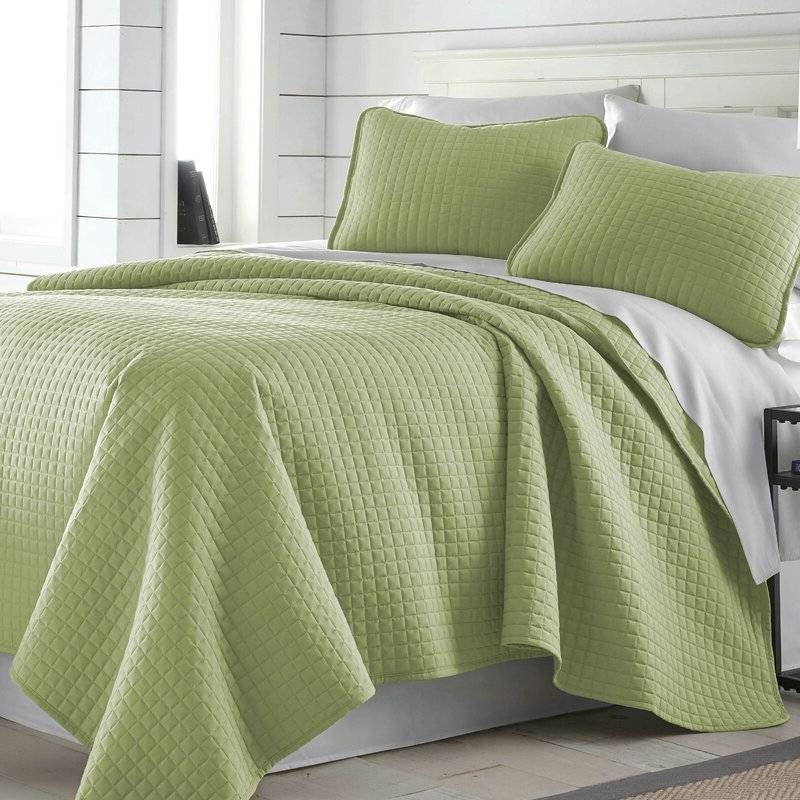 King/Cal King Lightweight Sage Ultra Soft 3-Piece Microfiber Quilt Set-0
