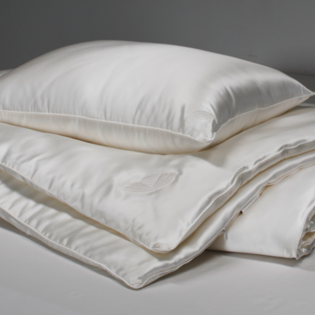 Silk Comforter with Silk Shell by La Seta