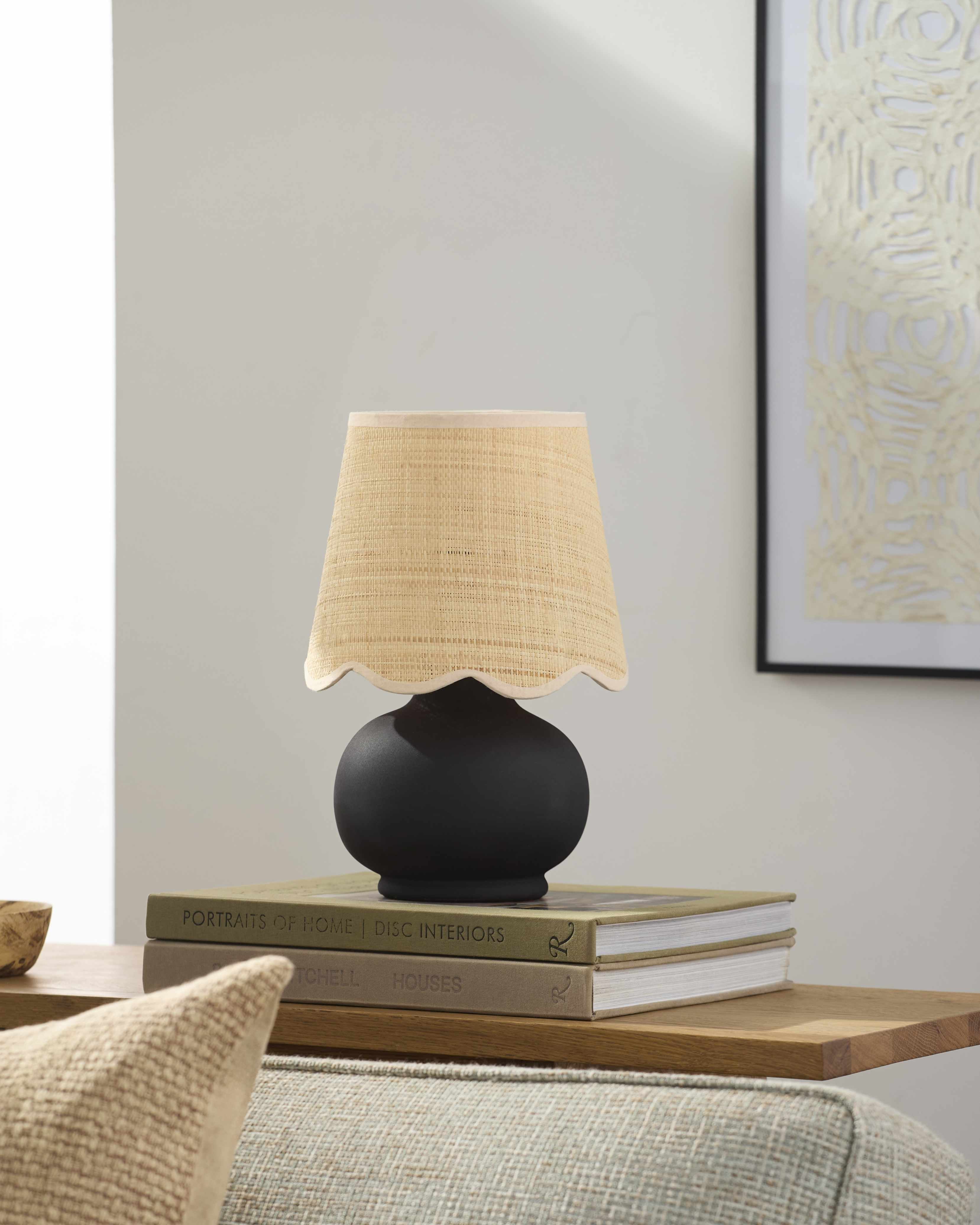 Theisseil Black Table Lamp-1