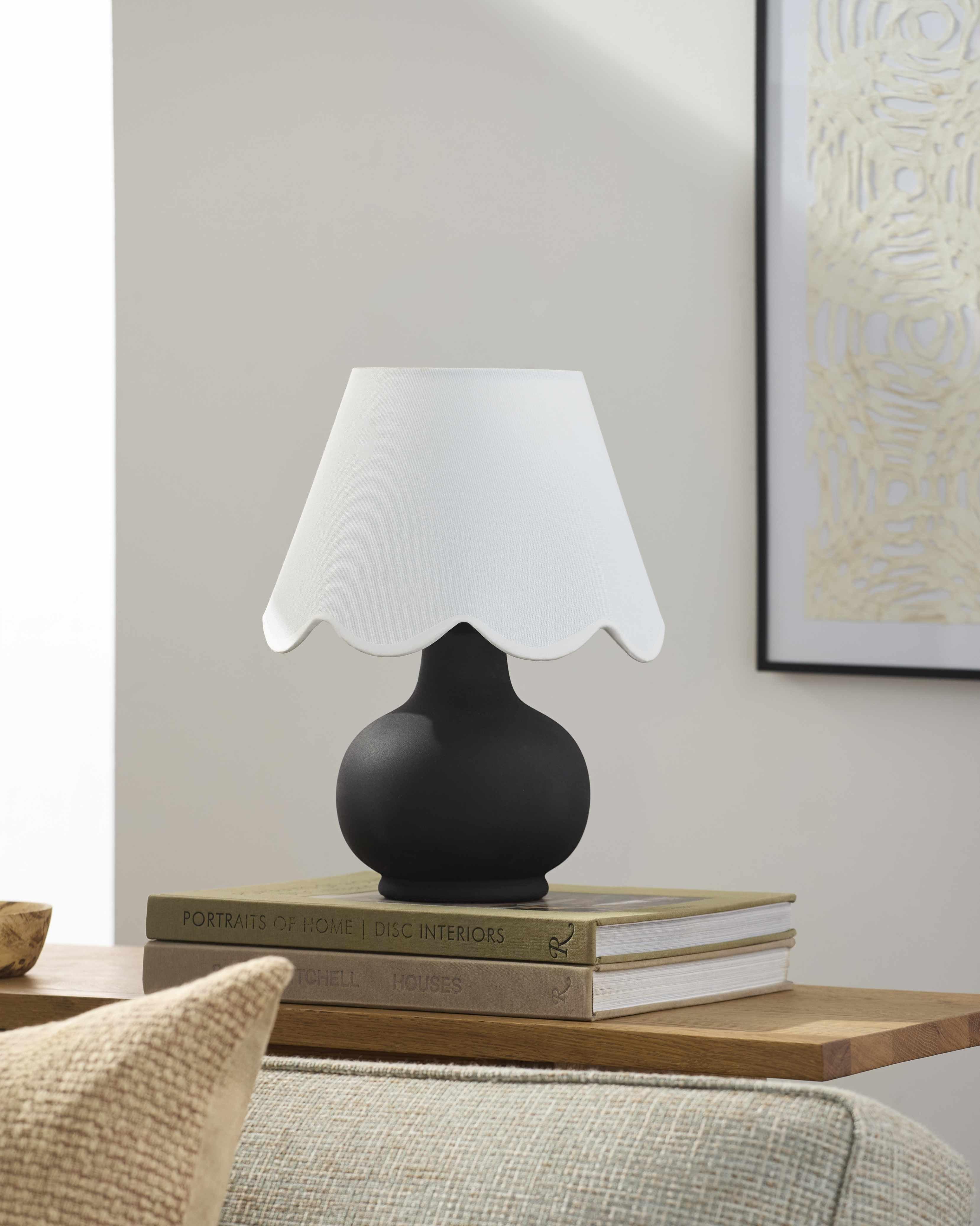 Theisseil Black Table Lamp - PRHOMZ