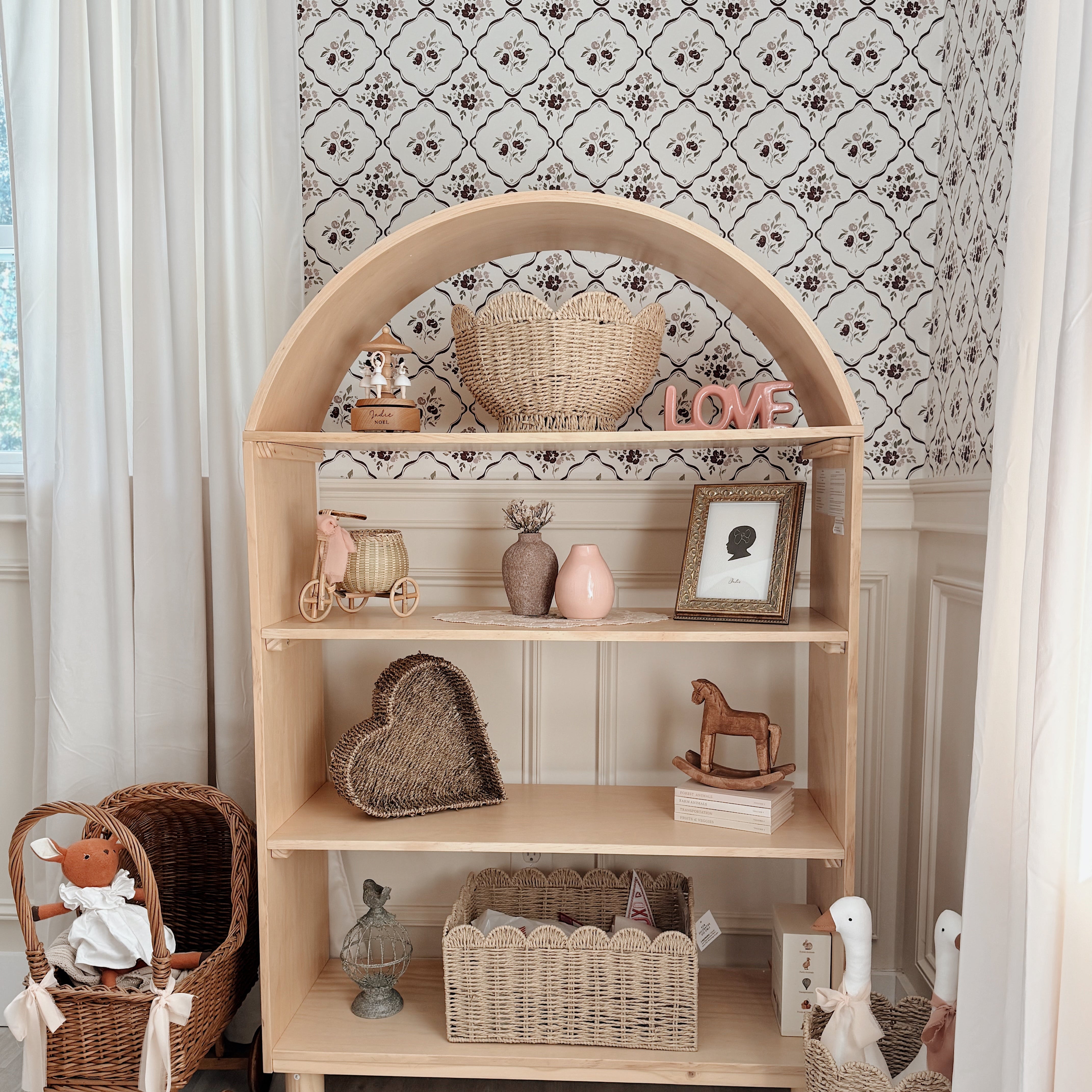 Nina Wallpaper by Ali Anni