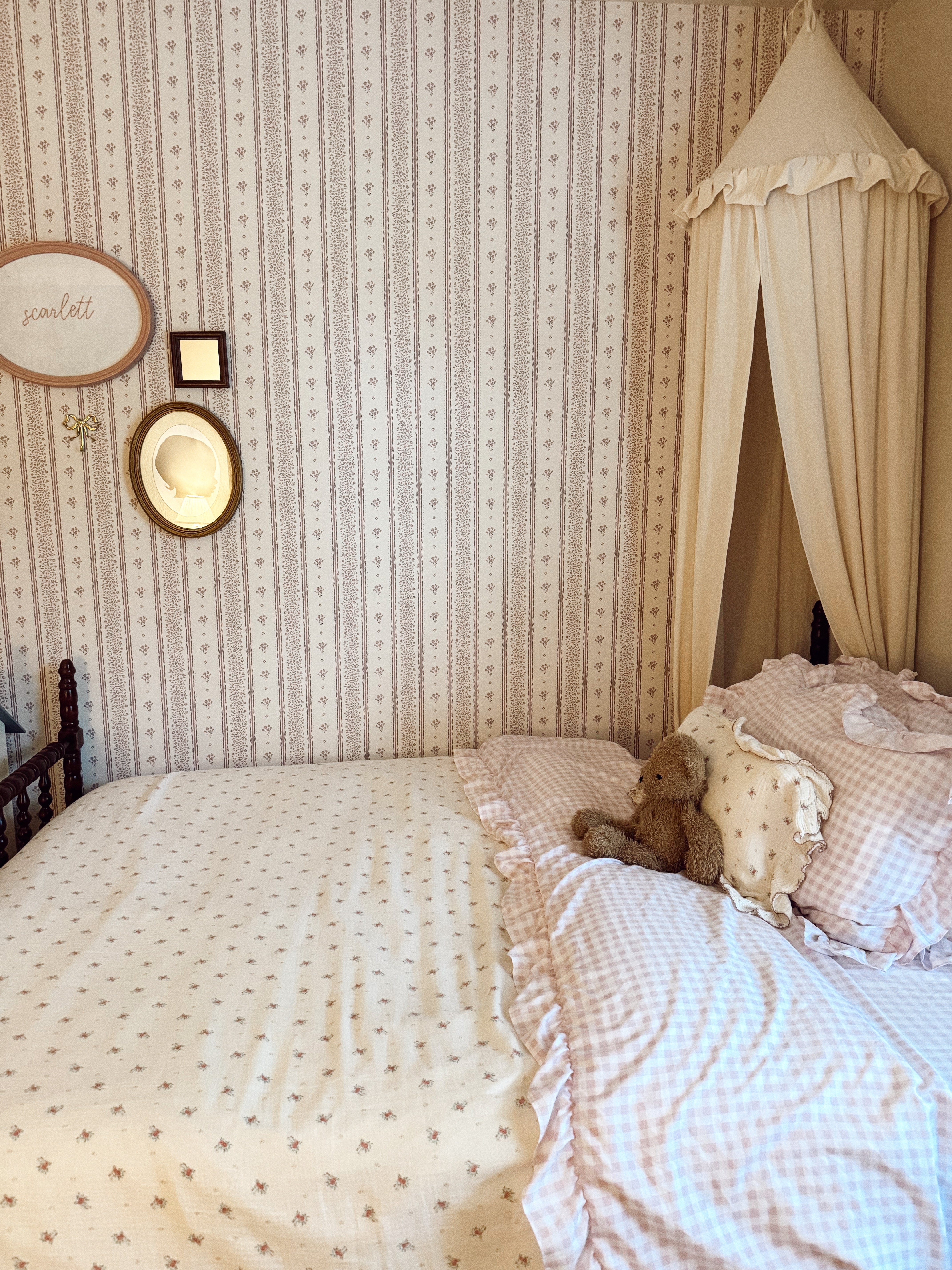 Lyla Wallpaper by Ali Anni