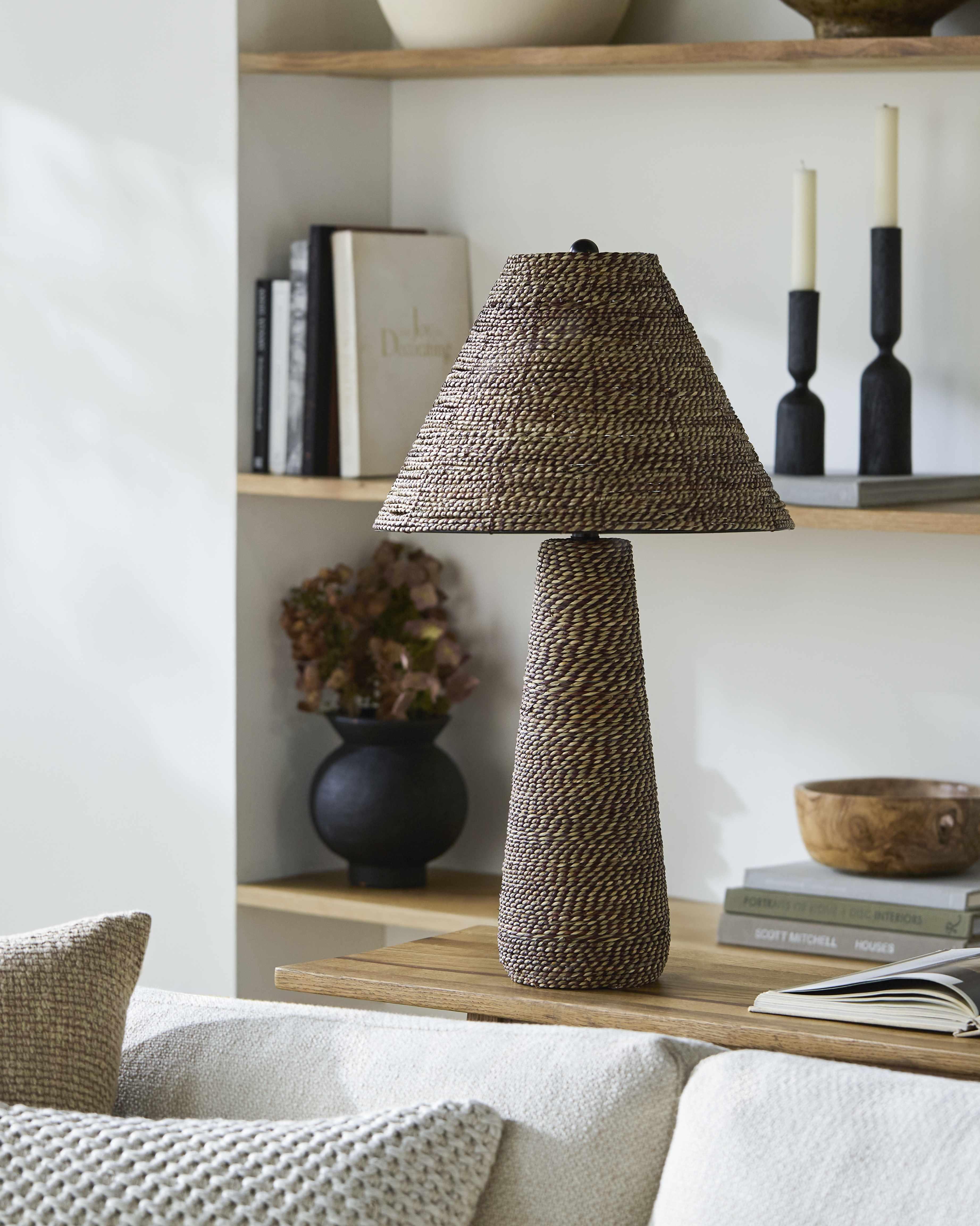 Valdeganga Table Lamp - PRHOMZ