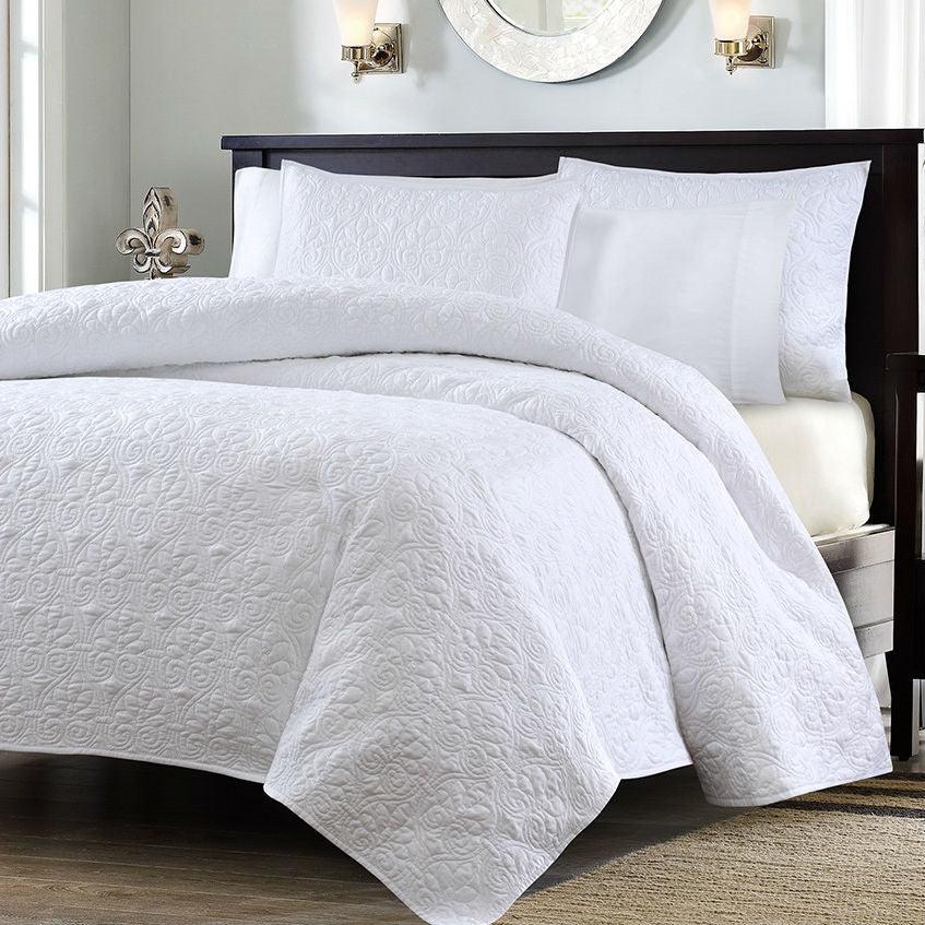 Full / Queen White Classic Coverlet Quilt Set with 2 Shams - PRHOMZ
