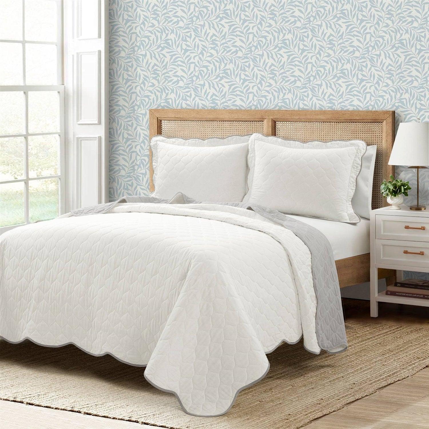 King/Cal King White Grey Scalloped Edge Reversible Thin Light Quilt Set - PRHOMZ
