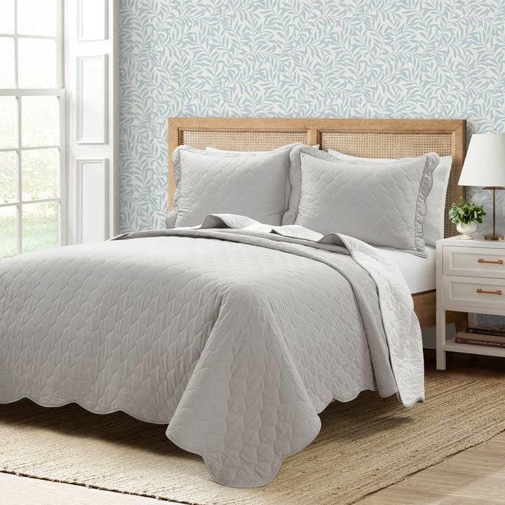 Full/Queen White Grey Scalloped Edge Reversible Thin Light Quilt Set - PRHOMZ