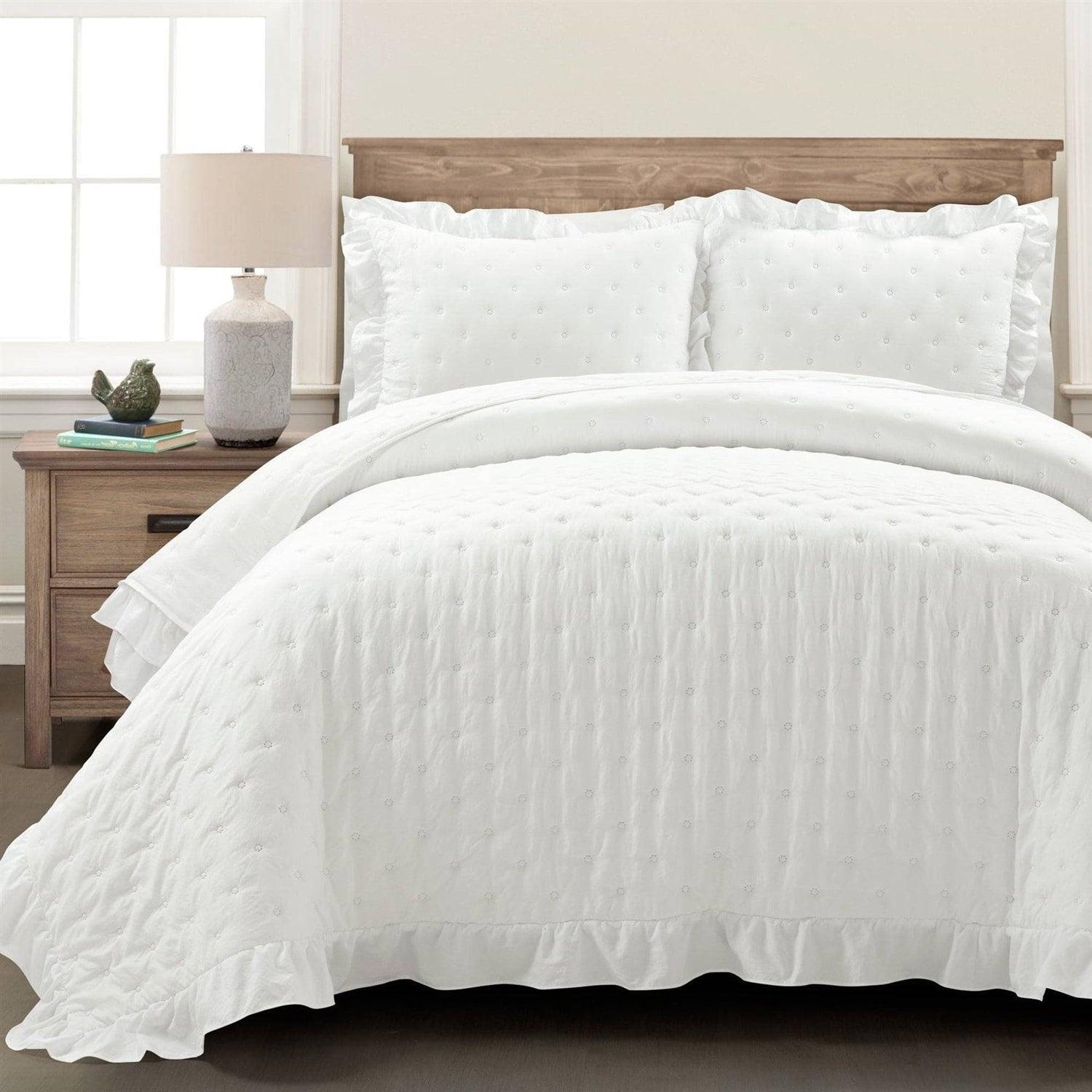 King Size Lightweight White Ruffle Reversible Oversized 3 Piece Quilt Set - PRHOMZ