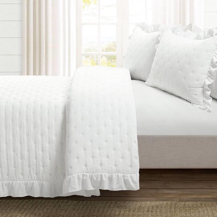 King Size Lightweight White Ruffle Reversible Oversized 3 Piece Quilt Set - PRHOMZ