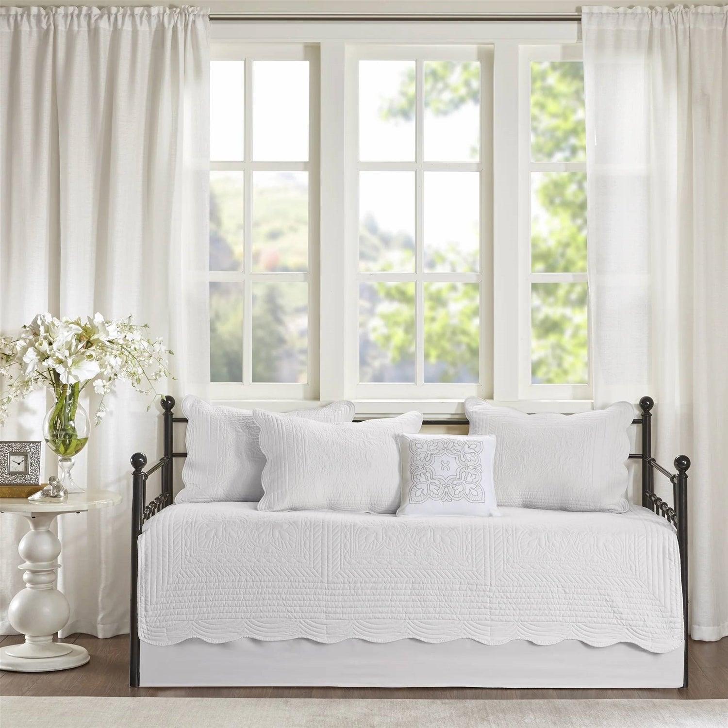 6-Piece Farmhouse White Daybed Cover Bedding Set with Scalloped Edges - PRHOMZ