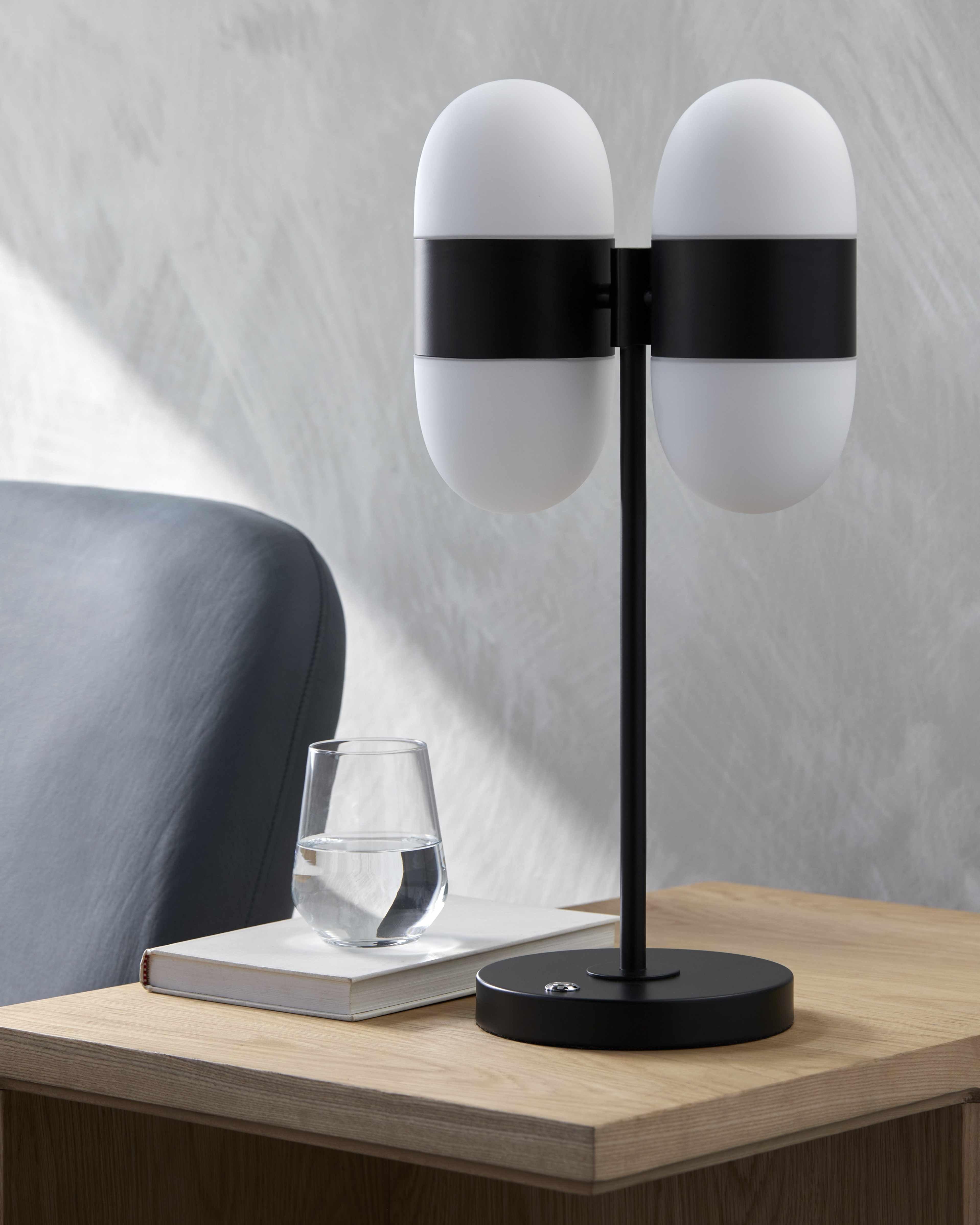 Wellerlooi Black Metal Table Lamp - PRHOMZ