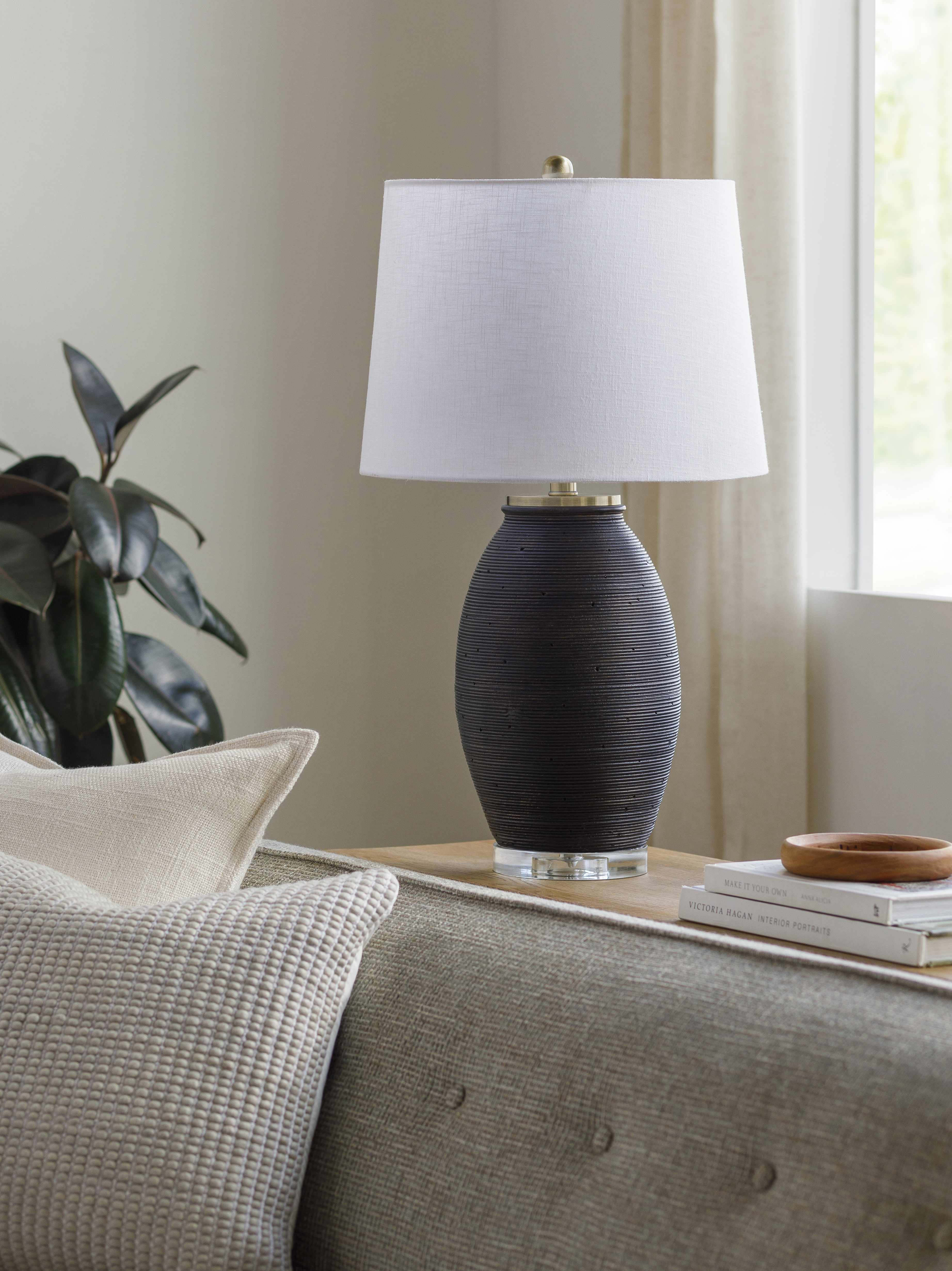 Cuaxoxpan Dark Red Table Lamp-0