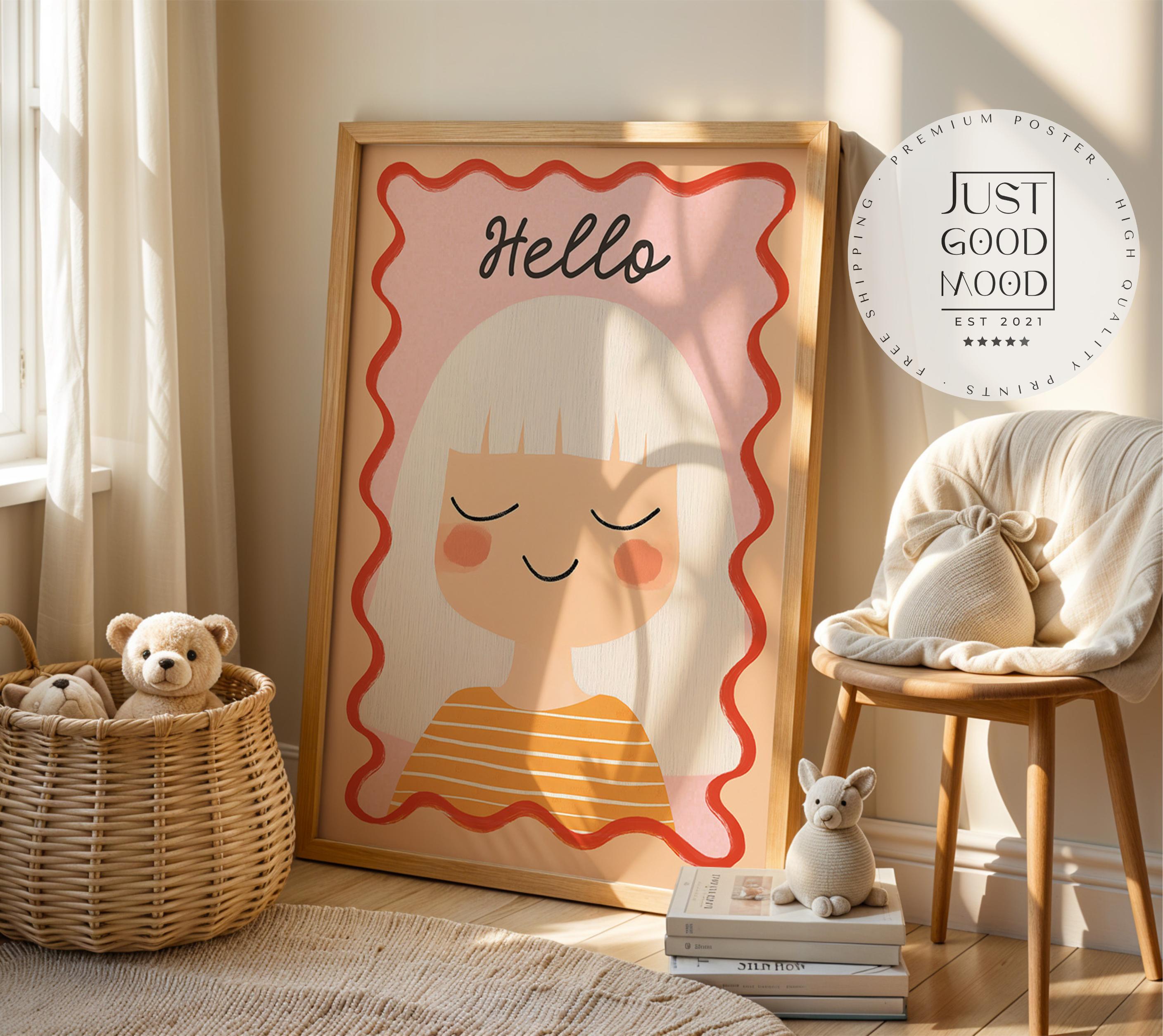 Poster Kinderzimmer Mädchen · Hello Schriftzug · Fröhliches Porträt mit weißen Haaren · Sanfte Farben · Deko ohne Rahmen-0