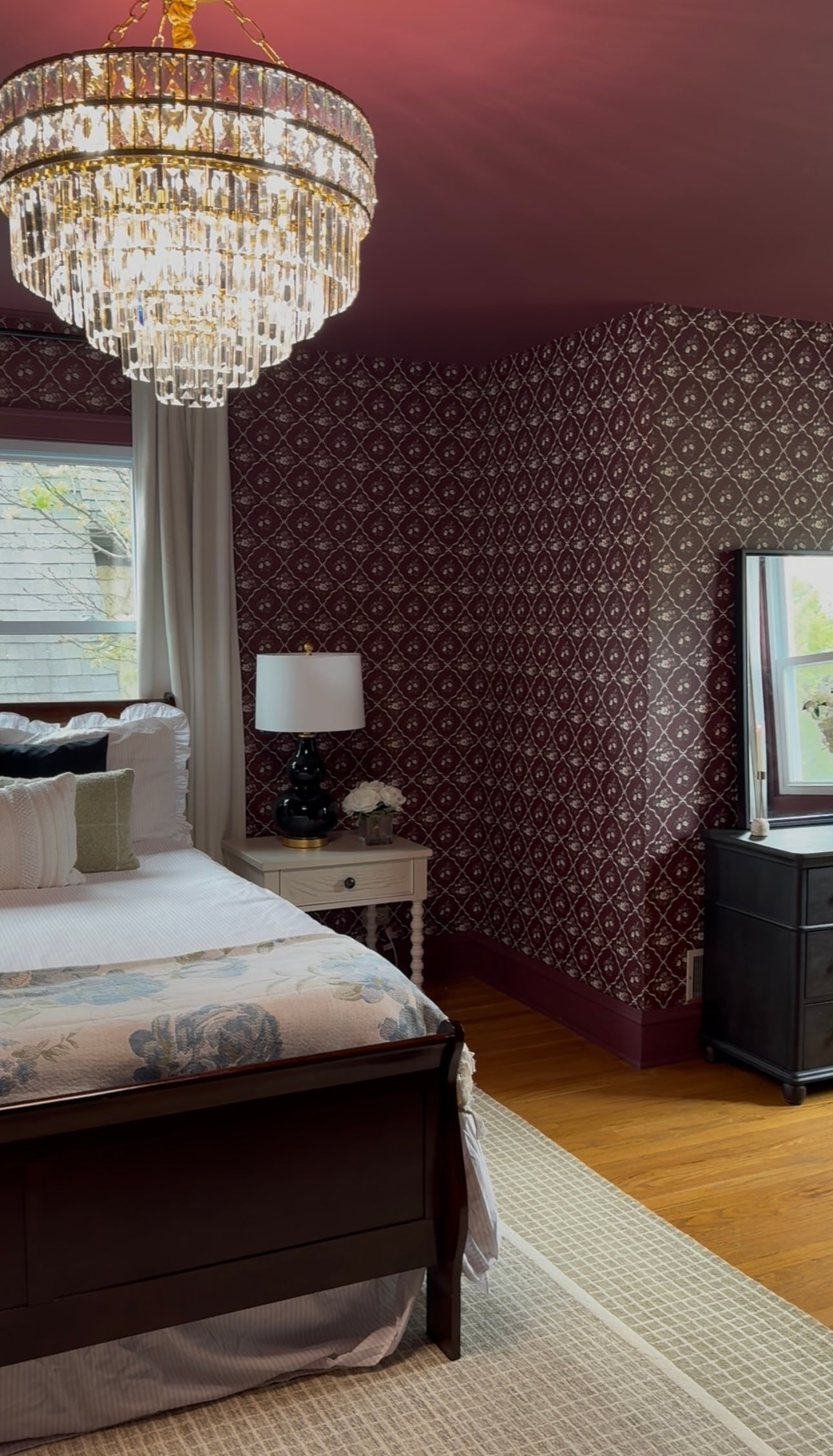 Nina Wallpaper by Ali Anni