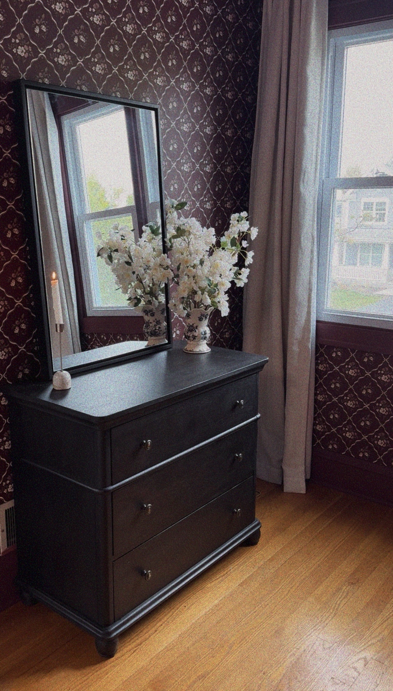 Nina Wallpaper by Ali Anni