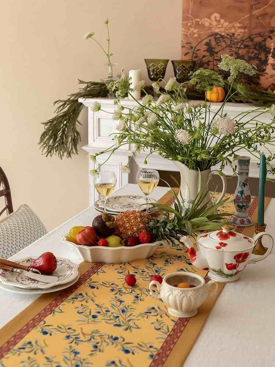Italian Floral Decorative Table Runner for Elegant Table Setting - PRHOMZ