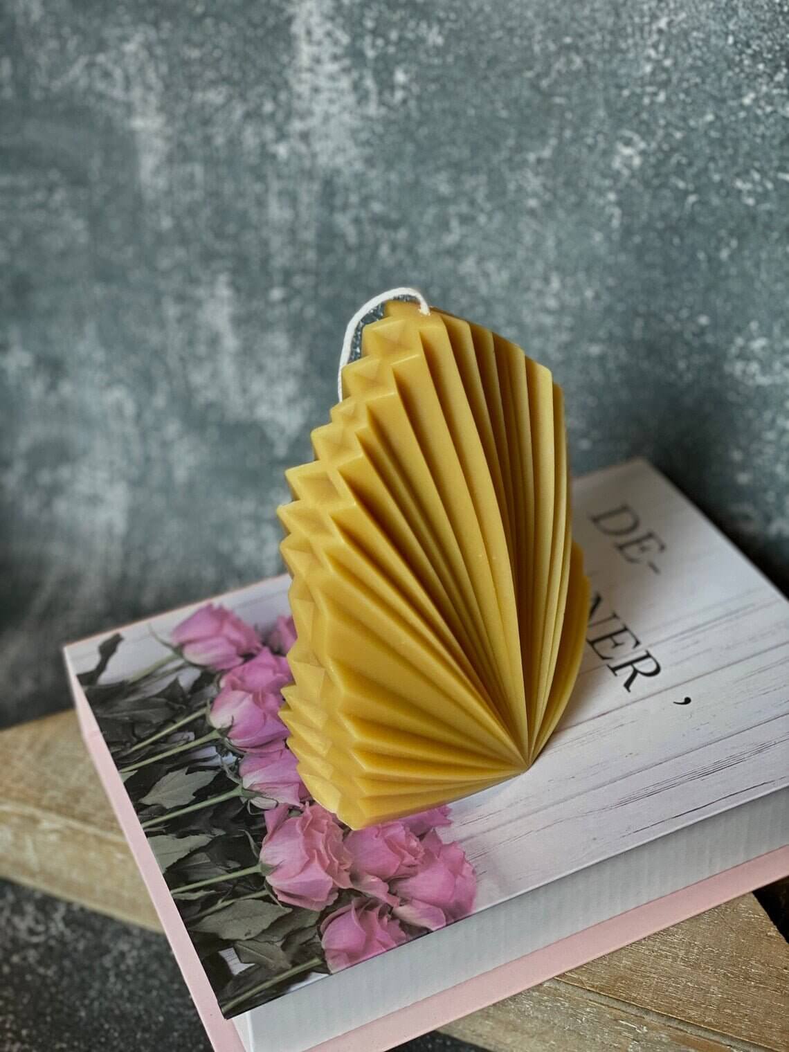 Minimalist Palm Leaf Candle