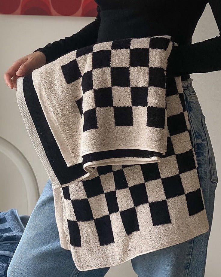 Premium Checkered Bath Towel - Long-Staple Cotton for Ultimate Softness and Absorbency - PRHOMZ