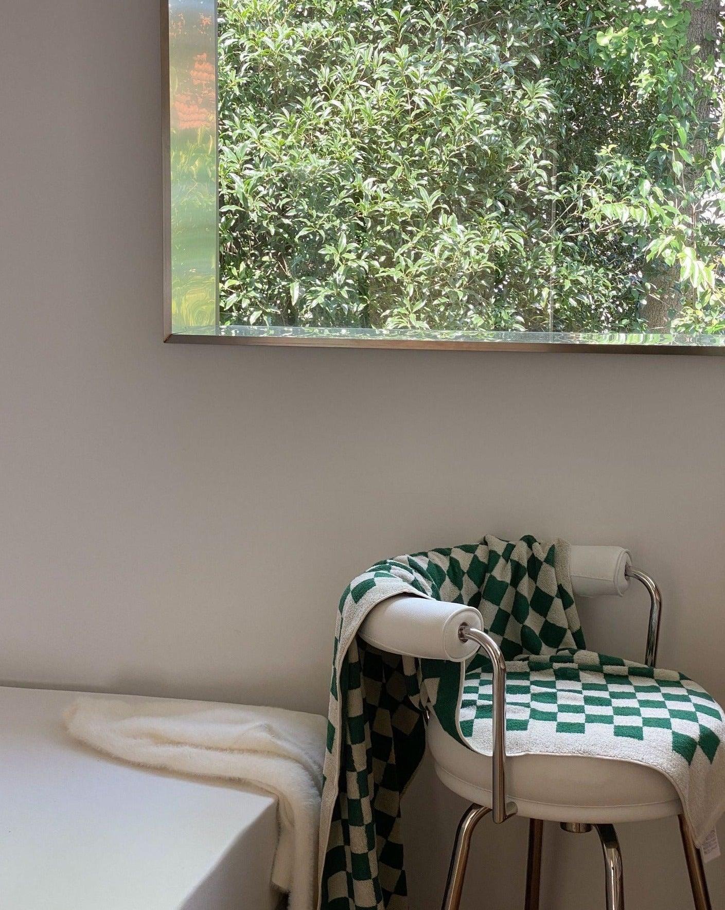 Premium Checkered Bath Towel - Long-Staple Cotton for Ultimate Softness and Absorbency - PRHOMZ