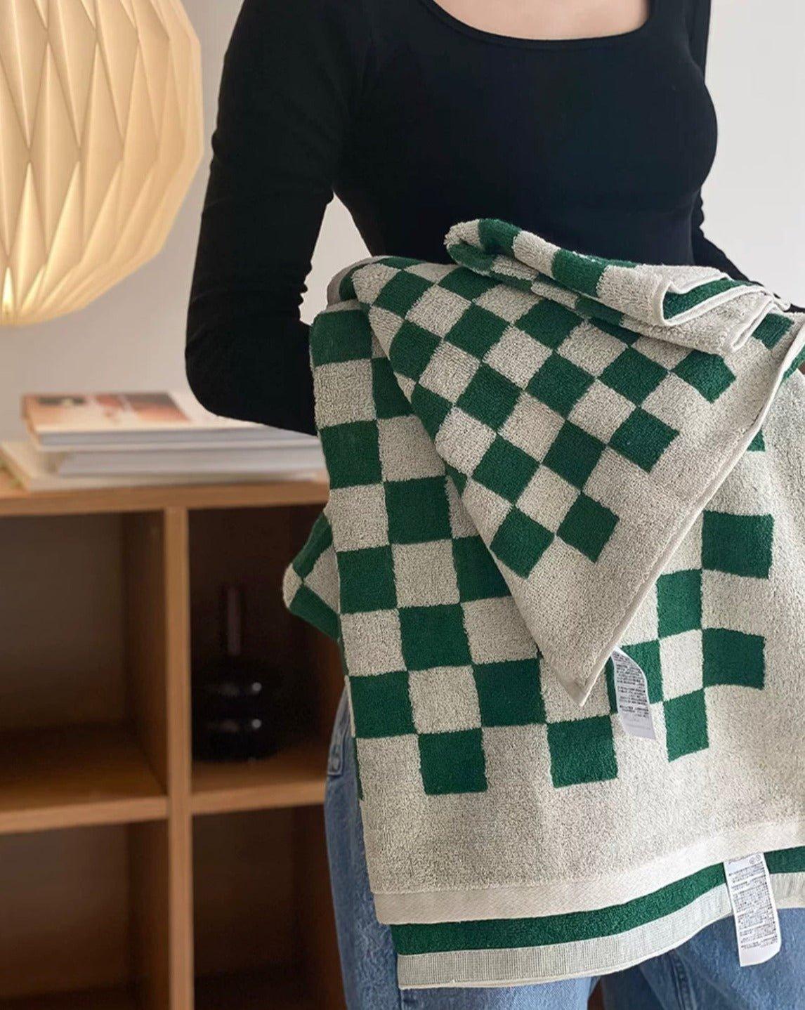 Premium Checkered Bath Towel - Long-Staple Cotton for Ultimate Softness and Absorbency - PRHOMZ