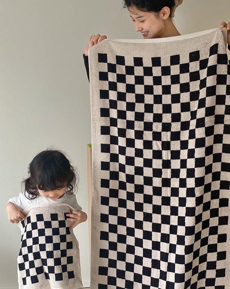 Premium Checkered Bath Towel - Long-Staple Cotton for Ultimate Softness and Absorbency - PRHOMZ
