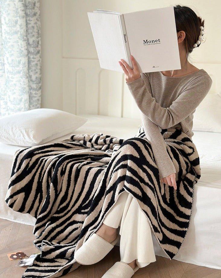Retro Style Zebra Print Microfiber Throw Blanket - Ultra-Soft & Cozy - PRHOMZ