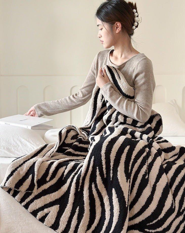 Retro Style Zebra Print Microfiber Throw Blanket - Ultra-Soft & Cozy - PRHOMZ