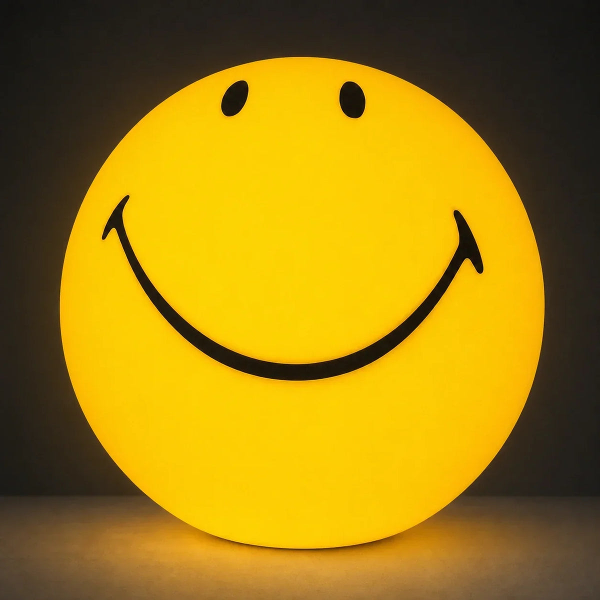 Smiley Face Table Lamp with Warm LED Glow | Playful Polymer Accent for Any Room