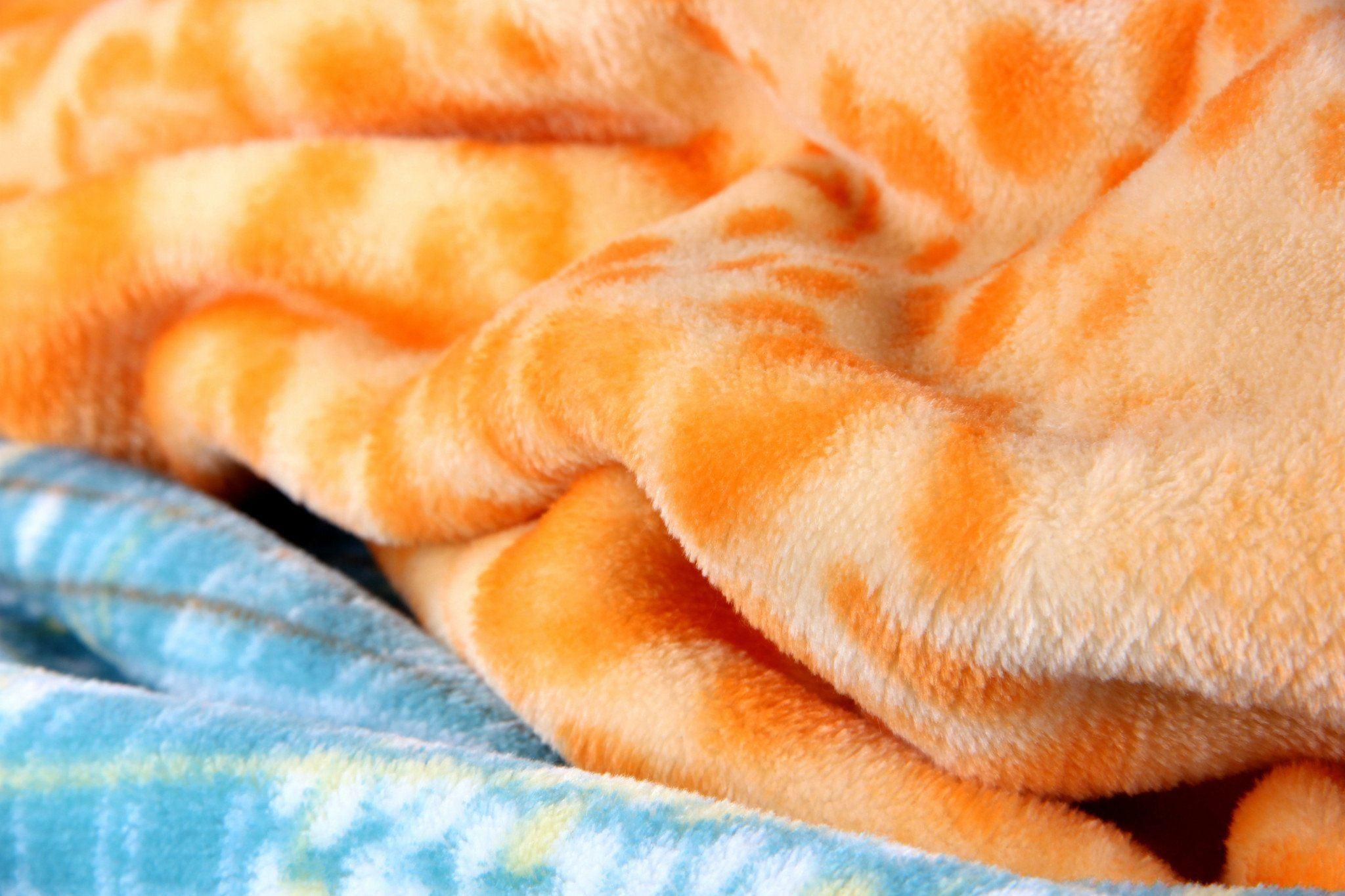 DaDa Bedding Papaya Beach Orange & Blue Reversible Soft Fleece Flannel Throw Blanket (XY9841)