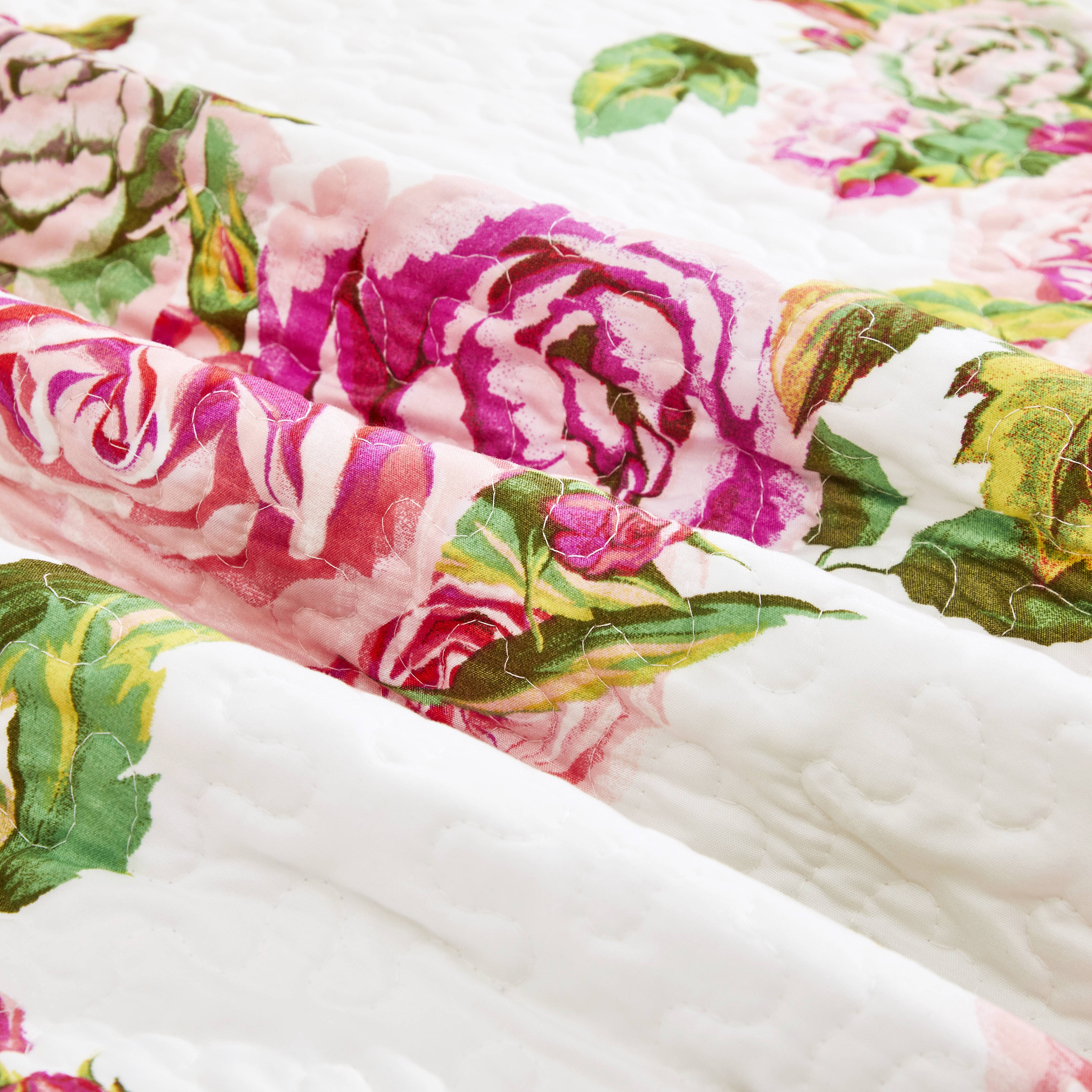 DaDa Bedding Romantic Roses Floral Throw Blanket - Lovely Spring Pink & White Scalloped Colorful Lightweight Breathable - Bright Vibrant Quilted Throw Blanket - 50 x 60