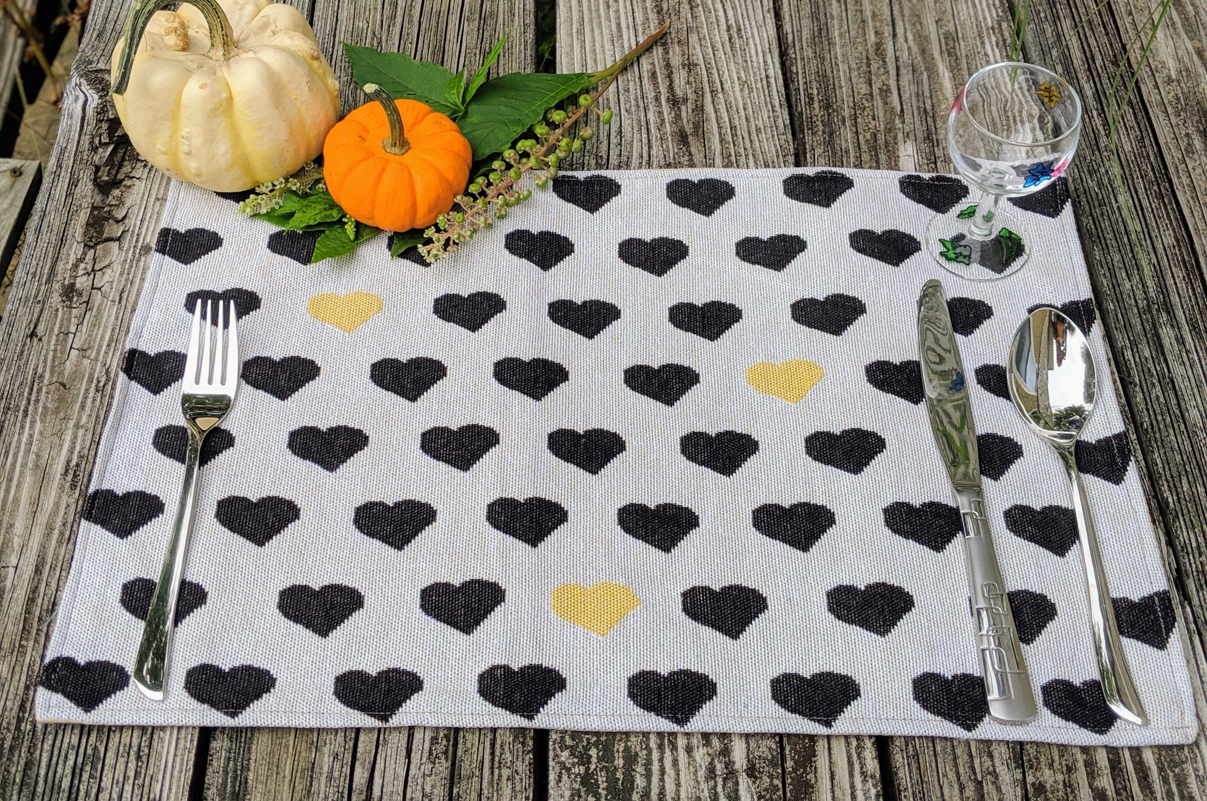 DaDa Bedding Set of 4-Pieces Lovely Yellow & Black Hearts Tapestry Dining Table Placemats 13” x 19” (18113)