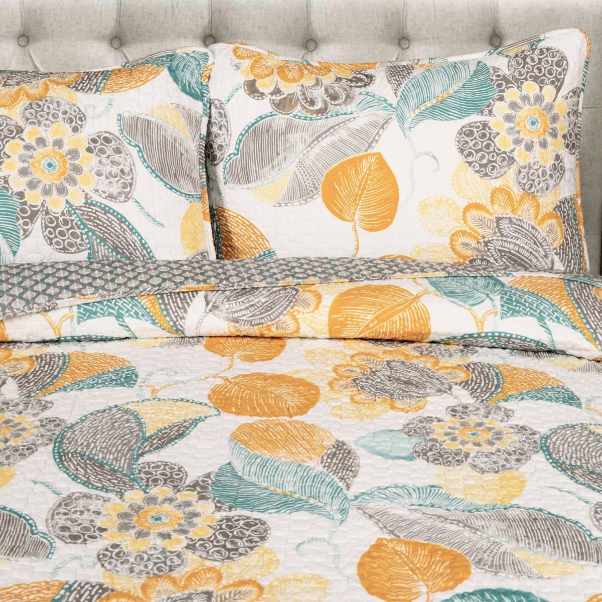 Layla 3 Piece Quilt Set