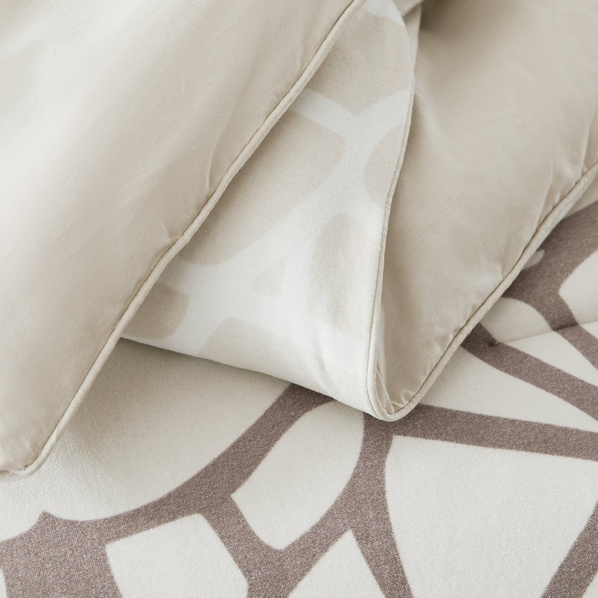 Ethereal Tangle Velvet Comforter Set