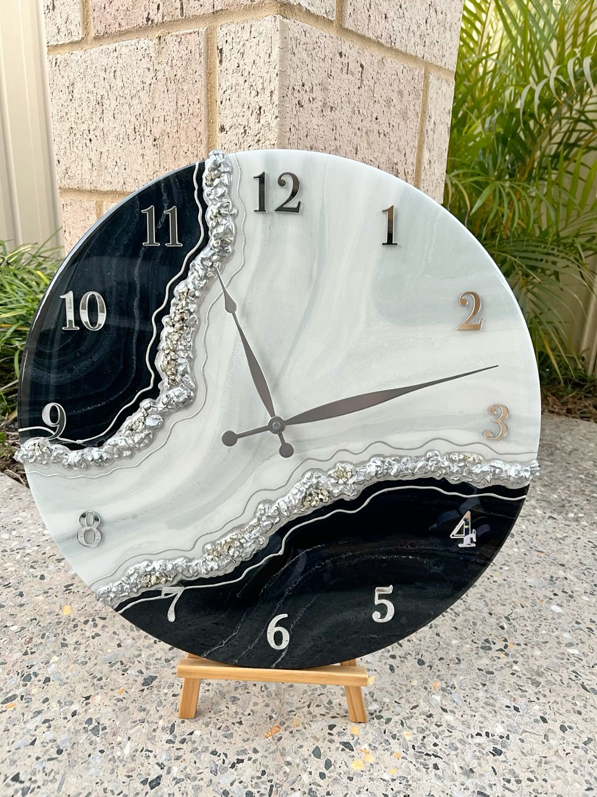 Black and White Abstract Epoxy Resin Wall Clock For Home Decor-0