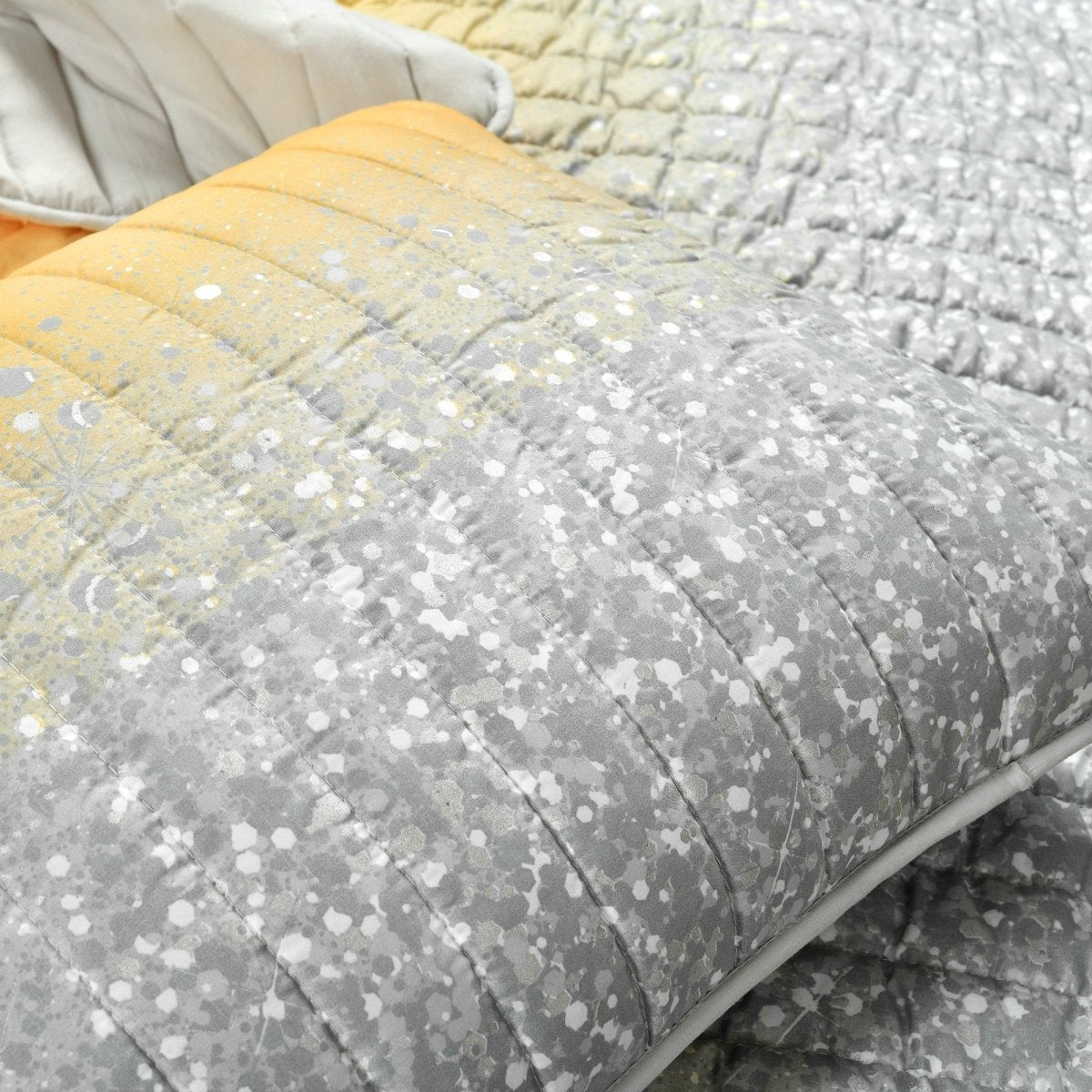 Glitter Ombre Metallic Print Quilt Set With Pillowcases