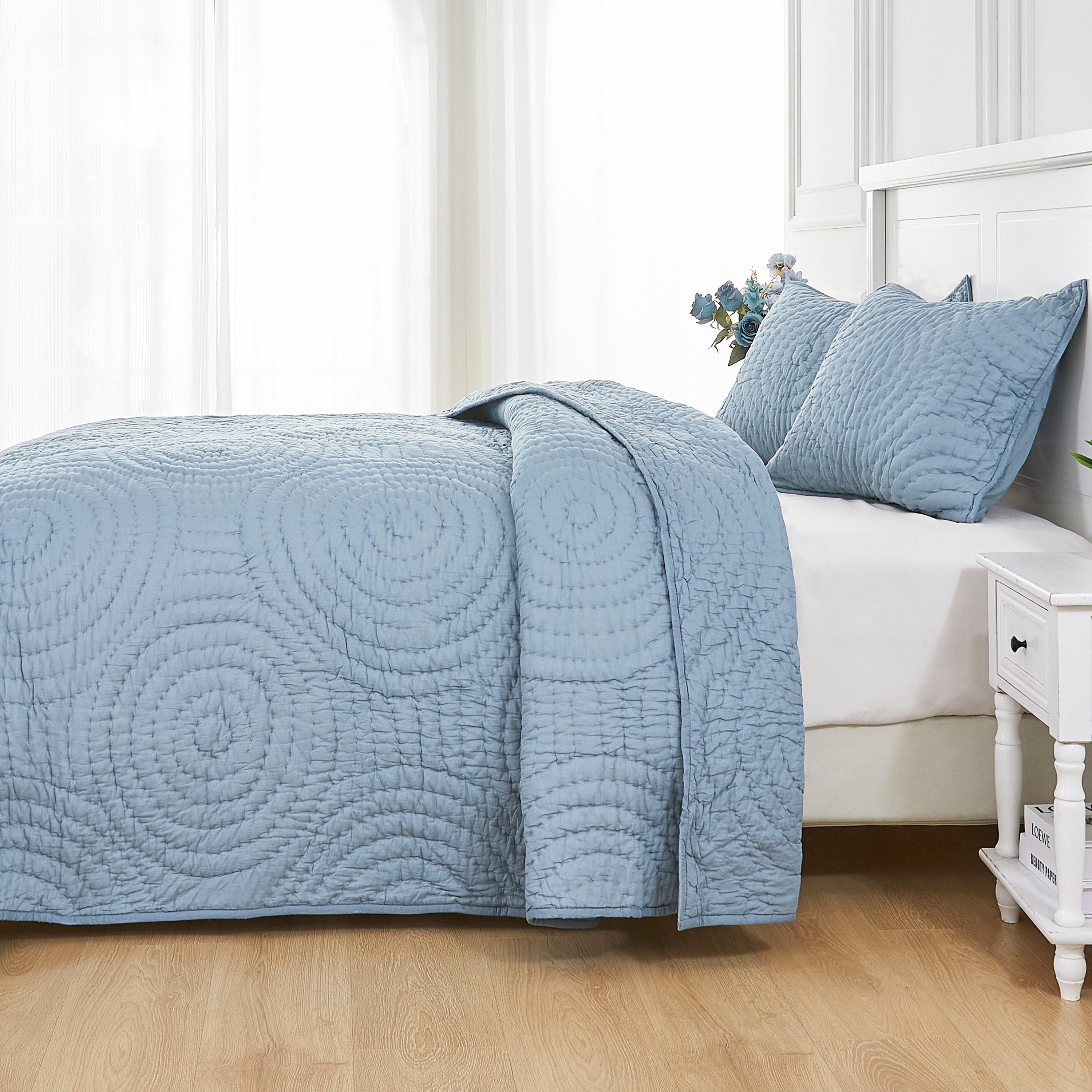 Halo Cotton Voile Hand Stitched Quilt Set